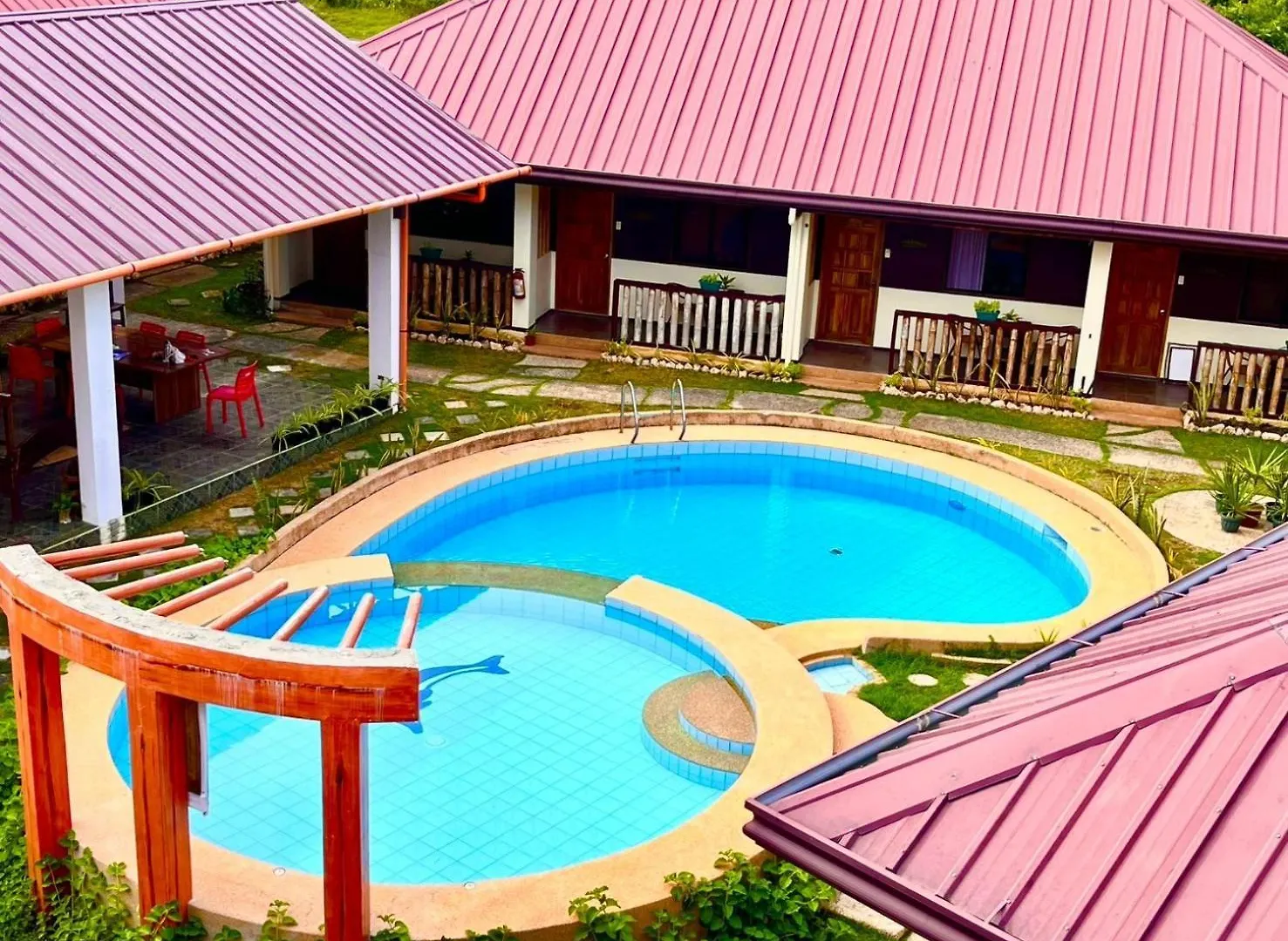 Chiisai Natsu Resort Bolod  Hotel